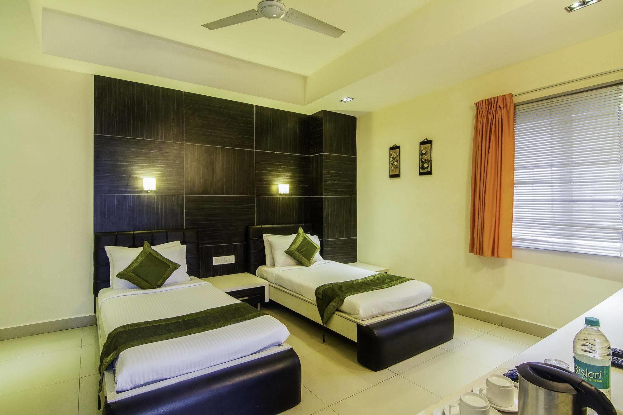 Treebo Trip Hive Hotell Chennai Exteriör bild