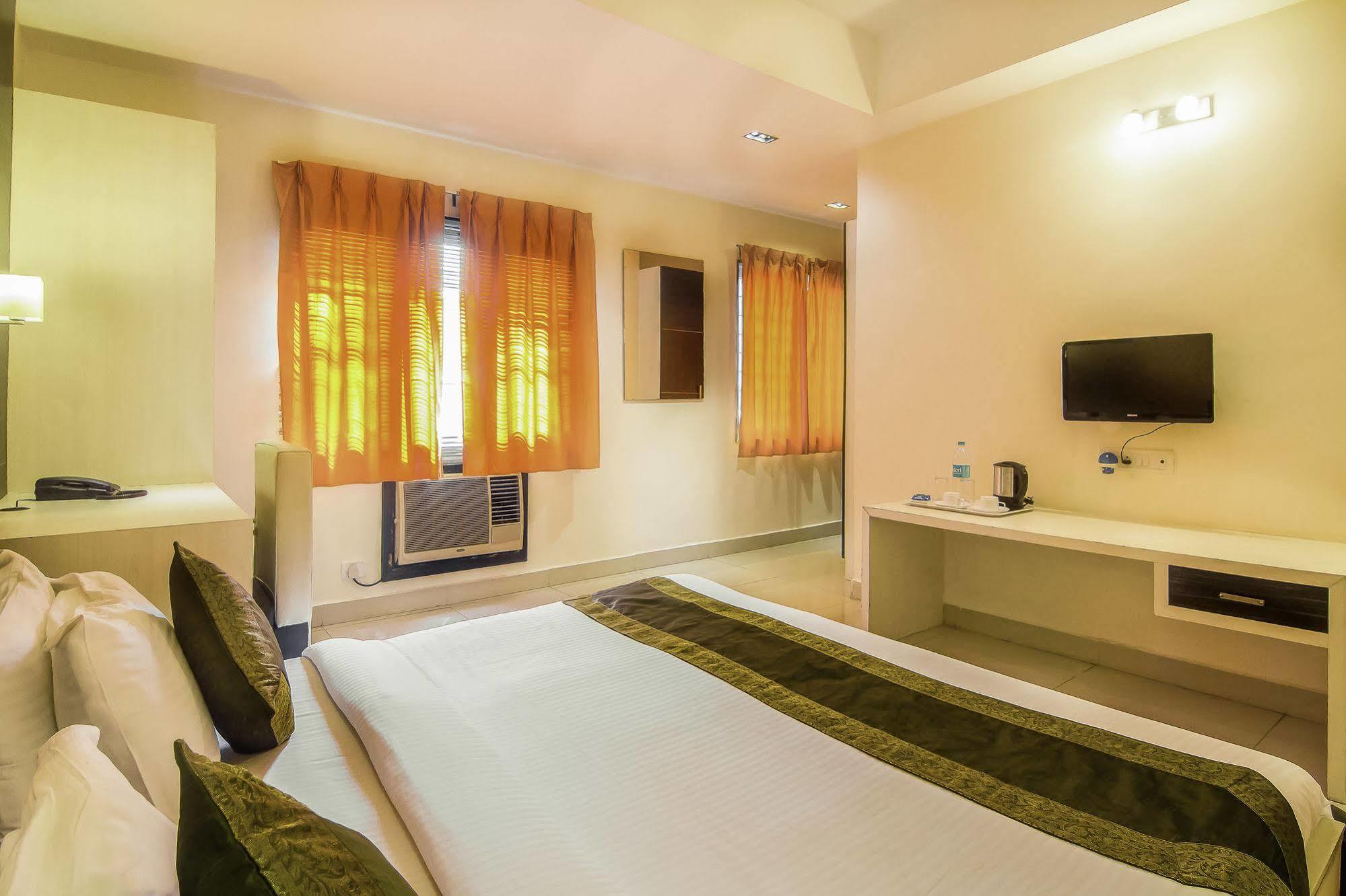 Treebo Trip Hive Hotell Chennai Exteriör bild